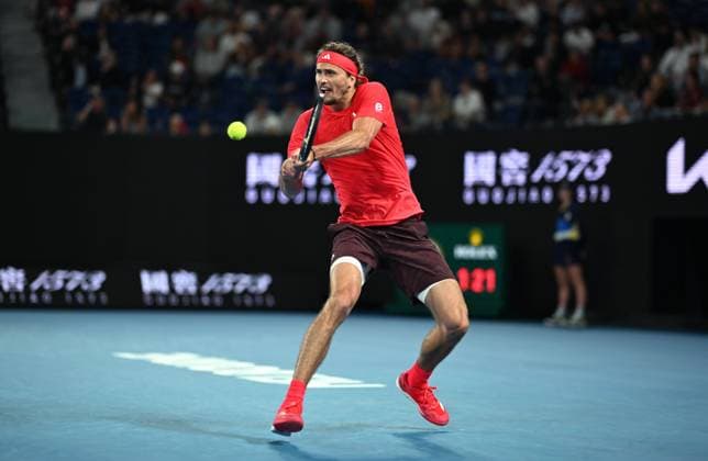 TENNIS AUSTRALIAN OPEN, Alexander Zverev of Germany returns his round 2 match against Pedro Martinez of Spain during the 2025 Australian Open at Melbourne Park in Melbourne, Wednesday, January 15, 2025. ( NO ARCHIVING, EDITORIAL USE ONLY, NO USE IN BOOKS WITHOUT CONSENT MELBOURNE VICTORIA AUSTRALIA  Copyright: xLUKASxCOCHx 20250115188607451811