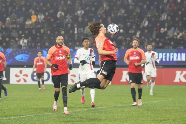 Coupe de France : Espaly vs PSG Thierry LARRET MAXPPP. Football. 16eme finale Coupe de France. Football Club Espaly vs Paris Saint Germain. Stade Marcel Michelin, Clermont-Ferrand le 15 Janvier 2025. Mathis MEZABER (ESP CLERMONT-FERRAND (63) STADE STADE MARCEL MICHELIN PUY DE DOME AUVERGNE RHONE-ALP FRANCE  Copyright: xThierryxLARRET MAXPPPxThierryxLARRETx TL_20250115_2031 0794555007st