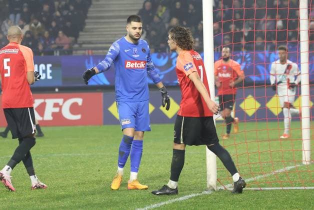 Coupe de France : Espaly vs PSG Thierry LARRET MAXPPP. Football. 16eme finale Coupe de France. Football Club Espaly vs Paris Saint Germain. Stade Marcel Michelin, Clermont-Ferrand le 15 Janvier 2025. Mathis MEZABER (ESP Jordan ETIENNE (ESP) CLERMONT-FERRAND (63) STADE STADE MARCEL MICHELIN PUY DE DOME AUVERGNE RHONE-ALP FRANCE  Copyright: xThierryxLARRET MAXPPPxThierryxLARRETx TL_20250115_2032 0794555020st