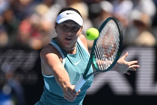 TENNIS AUSTRALIAN OPEN, Amanda Anisimova of USA returns during her round 2 match against Emma Raducanu of Great Britain during the 2025 Australian Open at Melbourne Park in Melbourne, Thursday, January 16, 2025. ( NO ARCHIVING, EDITORIAL USE ONLY, NO USE IN BOOKS WITHOUT CONSENT MELBOURNE VICTORIA AUSTRALIA  Copyright: xLUKASxCOCHx 20250116147257650496