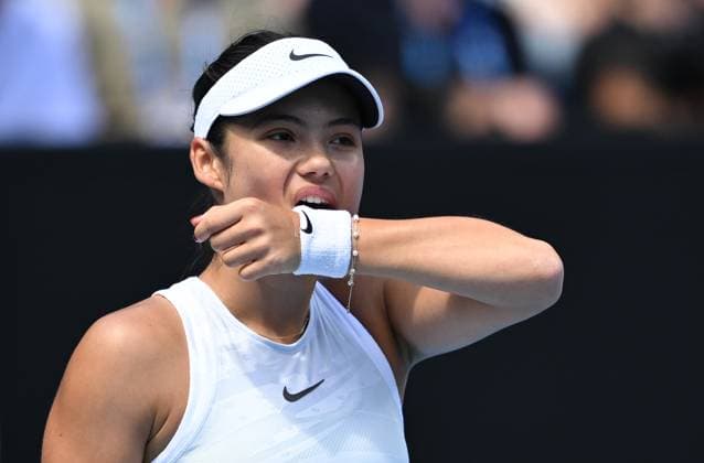 TENNIS AUSTRALIAN OPEN, Emma Raducanu of Great Britain reacts during her round 2 match against Amanda Anisimova of USA during the 2025 Australian Open at Melbourne Park in Melbourne, Thursday, January 16, 2025. ( NO ARCHIVING, EDITORIAL USE ONLY, NO USE IN BOOKS WITHOUT CONSENT MELBOURNE VICTORIA AUSTRALIA  Copyright: xLUKASxCOCHx 20250116119015527780