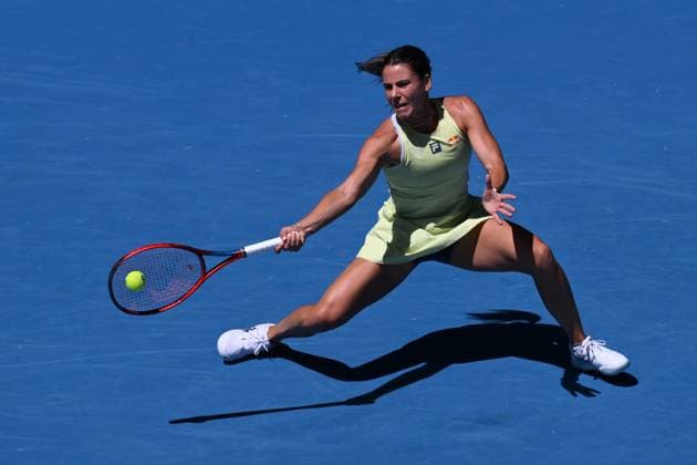 TENNIS AUSTRALIAN OPEN, Emma Navarro of USA returns during her round 2 match against Xiyu Wang of China during the 2025 Australian Open at Melbourne Park in Melbourne, Thursday, January 16, 2025. ( NO ARCHIVING, EDITORIAL USE ONLY, NO USE IN BOOKS WITHOUT CONSENT MELBOURNE VICTORIA AUSTRALIA  Copyright: xJOELxCARRETTx 20250116187506223328