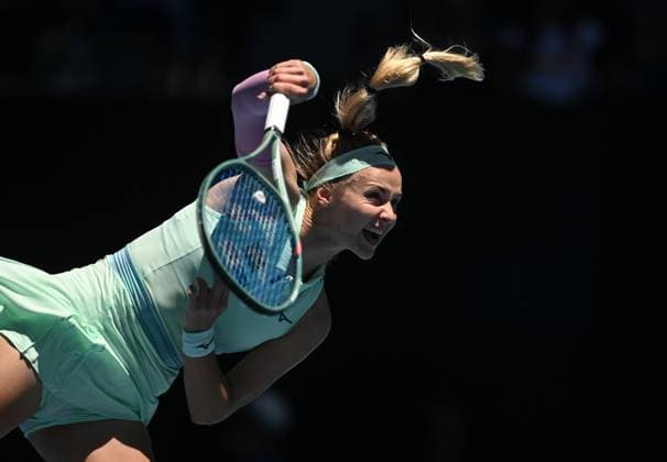 TENNIS AUSTRALIAN OPEN, Rebecca Sramkova of Slovakia serves during her round 2 match against Iga Swiatek of Poland during the 2025 Australian Open at Melbourne Park in Melbourne, Thursday, January 16, 2025. ( NO ARCHIVING, EDITORIAL USE ONLY, NO USE IN BOOKS WITHOUT CONSENT MELBOURNE VICTORIA AUSTRALIA  Copyright: xLUKASxCOCHx 20250116110986819941