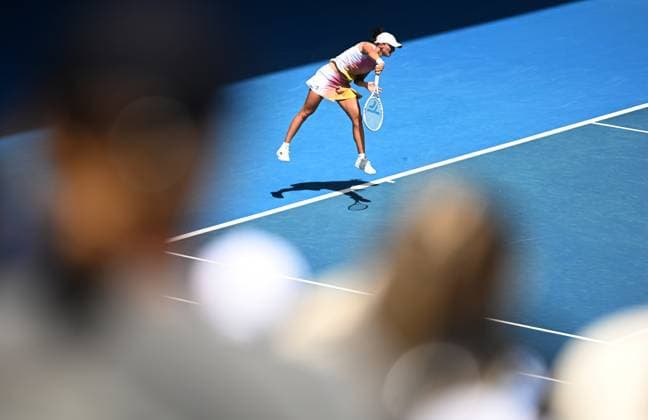 TENNIS AUSTRALIAN OPEN, Iga Swiatek of Poland in action during her round 2 match against Rebecca Sramkova of Slovakia during the 2025 Australian Open at Melbourne Park in Melbourne, Thursday, January 16, 2025. ( NO ARCHIVING, EDITORIAL USE ONLY, NO USE IN BOOKS WITHOUT CONSENT MELBOURNE VICTORIA AUSTRALIA  Copyright: xLUKASxCOCHx 20250116190431042771