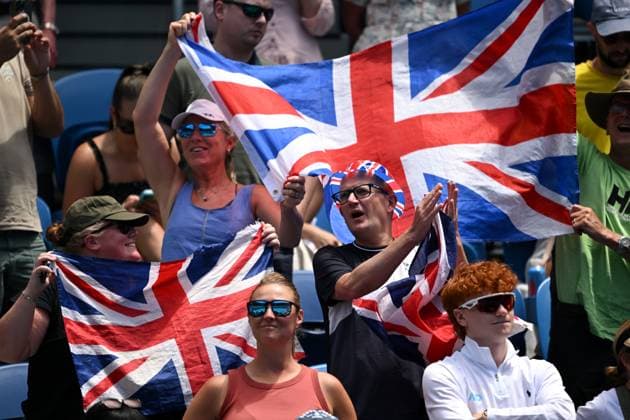 TENNIS AUSTRALIAN OPEN, Spectators celebrate Emma Raducanu of Great Britain following her round 2 win over Amanda Anisimova of USA during the 2025 Australian Open at Melbourne Park in Melbourne, Thursday, January 16, 2025. ( NO ARCHIVING, EDITORIAL USE ONLY, NO USE IN BOOKS WITHOUT CONSENT MELBOURNE VICTORIA AUSTRALIA  Copyright: xLUKASxCOCHx 20250116133454115880