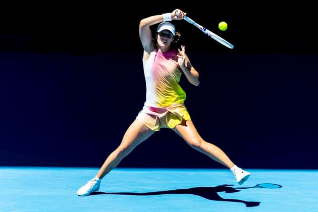 MELBOURNE, VIC - JANUARY 16: Iga Swiatek of Poland in action during Round 2 of the 2025 Australian Open on January 16 2025, at Melbourne Park in Melbourne, Australia. (Photo by Jason Heidrich Icon Sportswire) TENNIS: JAN 16 Australian Open EDITORIAL USE ONLY Icon250116007