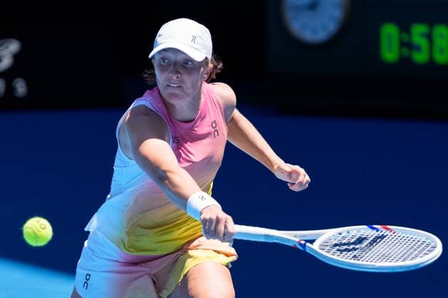 Tennis 2025: Australian Open Day 5 January 16, 2025: 2nd seed IGA SWIATEK of Poland in action against REBECCA SRAMKOVA of Slovakia on Rod Laver Arena in a Women s Singles 2nd round match on day 5 of the 2025 Australian Open in Melbourne, Australia. Sydney Low Cal Media(Credit Image: Â Sydney Low Cal Sport Media) Melbourne Victoria Australia EDITORIAL USE ONLY Copyright: xx ZUMA-20250116_faf_c04_004.jpg SydneyxLowx csmphotothree345311