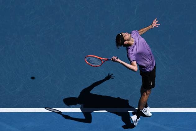 TENNIS AUSTRALIAN OPEN, Taylor Fritz of USA prepares to serve during his round 2 match against Cristian Garin of Chile during the 2025 Australian Open at Melbourne Park in Melbourne, Thursday, January 16, 2025. ( NO ARCHIVING, EDITORIAL USE ONLY, NO USE IN BOOKS WITHOUT CONSENT MELBOURNE VICTORIA AUSTRALIA  Copyright: xJOELxCARRETTx 20250116125986355631