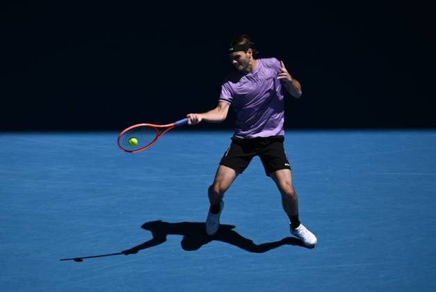 TENNIS AUSTRALIAN OPEN, Taylor Fritz of USA returns during his round 2 match against Cristian Garin of Chile during the 2025 Australian Open at Melbourne Park in Melbourne, Thursday, January 16, 2025. ( NO ARCHIVING, EDITORIAL USE ONLY, NO USE IN BOOKS WITHOUT CONSENT MELBOURNE VICTORIA AUSTRALIA  Copyright: xJOELxCARRETTx 20250116176604391318