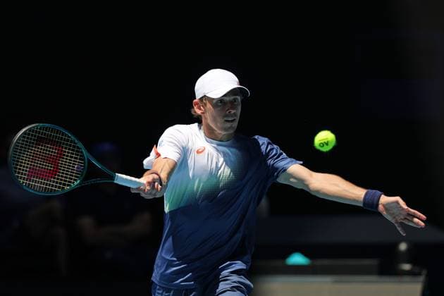 Alex de Minaur of Australia hits a forehand Australian Open, Day Five, Tennis, Melbourne Park, Melbourne, Australia - 16 Jan 2025  Copyright: xRachelxBach Shutterstockx 15102640az