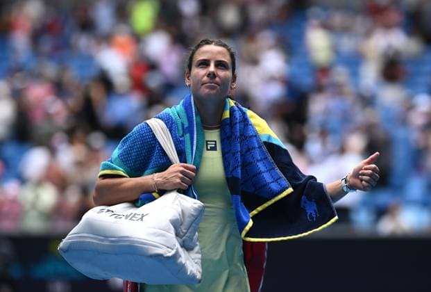 TENNIS AUSTRALIAN OPEN, Emma Navarro of USA leaves the courtafter winning her round 2 match against Wang Xiyu of China during the 2025 Australian Open at Melbourne Park in Melbourne, Thursday, January 16, 2025. ( NO ARCHIVING, EDITORIAL USE ONLY, NO USE IN BOOKS WITHOUT CONSENT MELBOURNE VICTORIA AUSTRALIA  Copyright: xJOELxCARRETTx 20250116177354632037