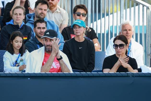 Eva Lys team in the players box, sister Isabella, womens national coach Torben Beltz and mother Maria behind them physiotherapist Alex Stober, Australian Open 2024, Melbourne Park, Melbourne, Victoria, Australia Copyright: xJuergenxHasenkopfx
