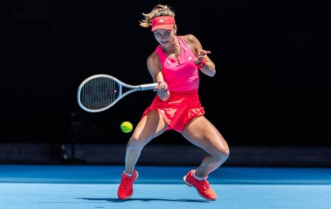 (250116) -- MELBOURNE, Jan. 16, 2025 -- Iva Jovic hits a return during the women s singles 2nd round match between Elena Rybakina of Kazakhstan and Iva Jovic of the United States at Australian Open tennis tournament in Melbourne, Australia, Jan. 16, 2025. (Photo by Xinhua) (SP)AUSTRALIA-MELBOURNE-TENNIS-AUSTRALIAN OPEN-DAY 5 HuxJingchen 