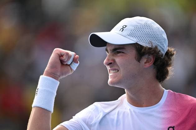 TENNIS AUSTRALIAN OPEN, Joao Fonseca of Brazil reacts during his round 2 match against Lorenzo Sonego of Italy during the 2025 Australian Open at Melbourne Park in Melbourne, Thursday, January 16, 2025. ( NO ARCHIVING, EDITORIAL USE ONLY, NO USE IN BOOKS WITHOUT CONSENT MELBOURNE VICTORIA AUSTRALIA  Copyright: xLUKASxCOCHx 20250116173480239751
