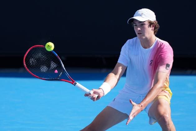 Tennis 2025: Australian Open Day 5 January 16, 2025: JOAO FONSECA of Brazil in action against LORENZO SONEGO of Italy on 1573 Arena in a Women s Singles 2nd round match on day 5 of the 2025 Australian Open in Melbourne, Australia. Sydney Low Cal Media(Credit Image: Â Sydney Low Cal Sport Media) Melbourne Victoria Australia EDITORIAL USE ONLY Copyright: xx ZUMA-20250116_faf_c04_038.jpg SydneyxLowx csmphotothree345346