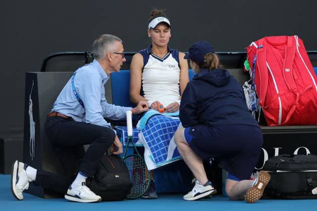 Veronika Kudermetova of Russia receives a medical time out Australian Open, Day Five, Tennis, Melbourne Park, Melbourne, Australia - 16 Jan 2025  Copyright: xRachelxBach Shutterstockx 15102640dp