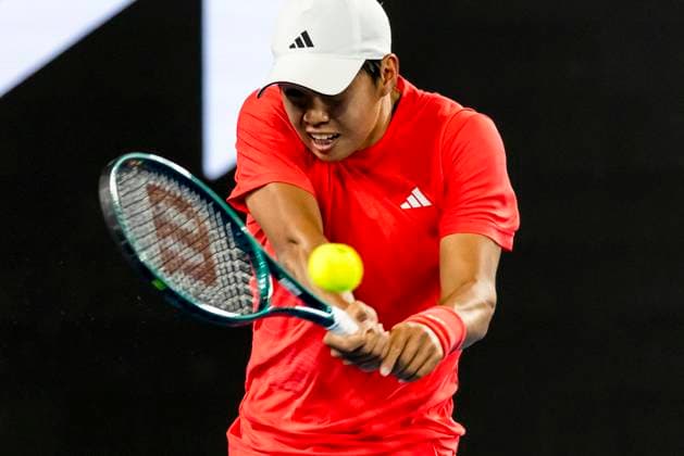 MELBOURNE, VIC - JANUARY 16: Learner Tien of the United States of America in action during Round 2 of the 2025 Australian Open on January 16 2025, at Melbourne Park in Melbourne, Australia. (Photo by Jason Heidrich Icon Sportswire) TENNIS: JAN 16 Australian Open EDITORIAL USE ONLY Icon250116236