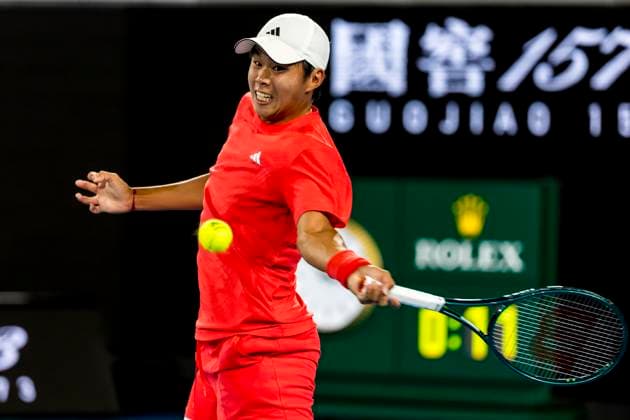 MELBOURNE, VIC - JANUARY 16: Learner Tien of the United States of America in action during Round 2 of the 2025 Australian Open on January 16 2025, at Melbourne Park in Melbourne, Australia. (Photo by Jason Heidrich Icon Sportswire) TENNIS: JAN 16 Australian Open EDITORIAL USE ONLY Icon250116240