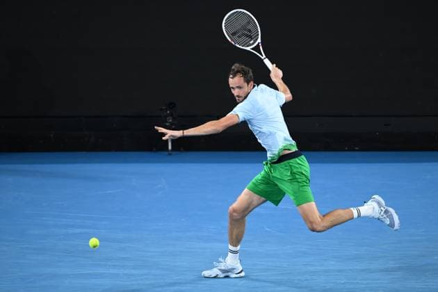 TENNIS AUSTRALIAN OPEN, Daniil Medvedev of Russia returns during his round 2 match agains Learner Tien of USA during the 2025 Australian Open at Melbourne Park in Melbourne, Thursday, January 16, 2025. ( NO ARCHIVING, EDITORIAL USE ONLY, NO USE IN BOOKS WITHOUT CONSENT MELBOURNE VICTORIA AUSTRALIA  Copyright: xJOELxCARRETTx 20250116185262263127