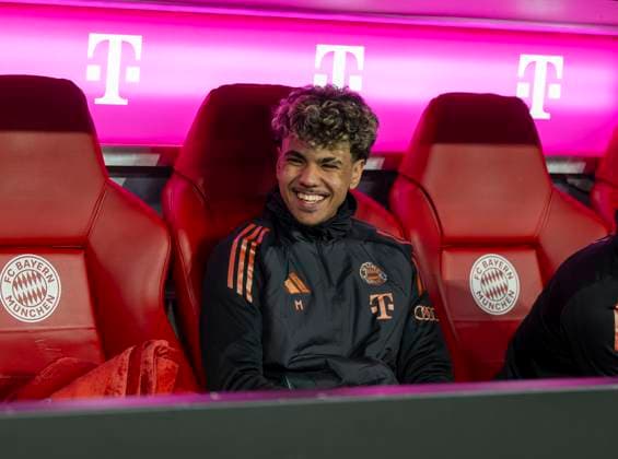 15 01 2025, Soccer 1 Bundesliga 2024 2025, Matchday 17, FC Bayern Munich TSG 1899 Hoffenheim, at the Allianz Arena Munich Adam Aznou Bayern Munich on the bench