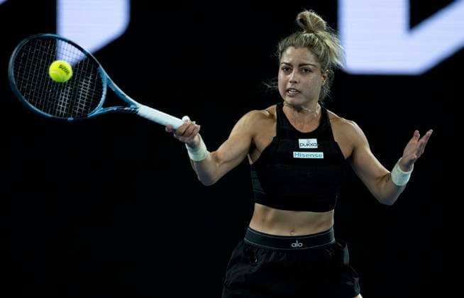 (250116) -- MELBOURNE, Jan. 16, 2025 -- Renata Zarazua hits a return during women s singles second round match between Jasmine Paolini of Italy and Renata Zarazua of Mexico at Australian Open tennis tournament in Melbourne, Australia, Jan. 16, 2025. ) (SP)AUSTRALIA-MELBOURNE-TENNIS-AUSTRALIAN OPEN-DAY 5 LuixSiuxWai 