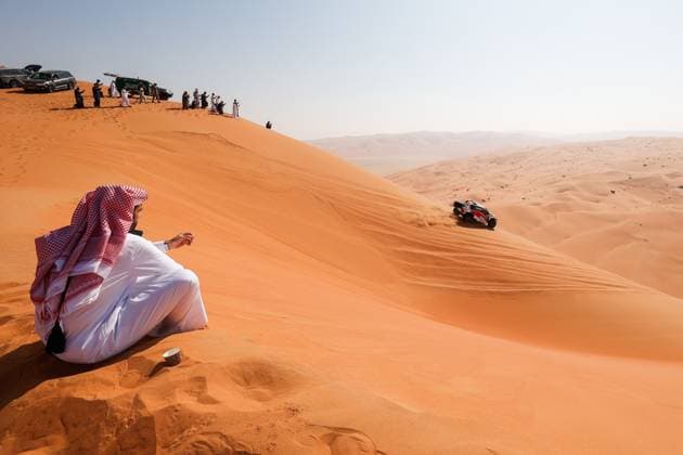 Bilder des Jahres 2025, Sport 01 Januar Sport Themen der Woche KW03 Sport Bilder des Tages DAKAR 2025 - STAGE 11 216 YACOPINI Juan Cruz (arg), OLIVERAS Daniel (spa), Toyota, Overdrive Racing, FIA W2RC, Ultimate, action landscape, paysage, fans, Supporters, Public, Spectators during the Stage 11 of the Dakar 2025 on January 16, 2025 around Subaytah, Saudi Arabia - SubaytahSaudi Arabia  Copyright: xFREDERICxLExFLOCxHx