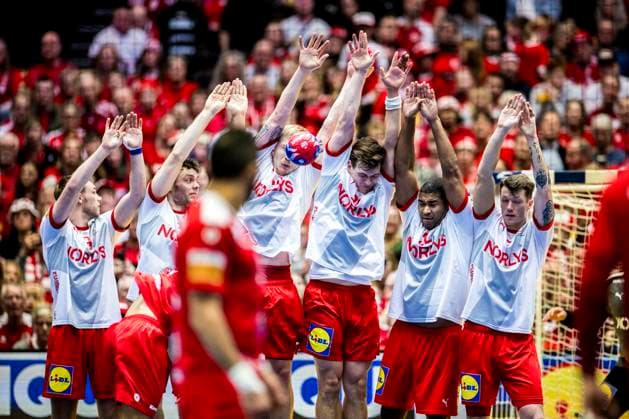 Tunisia v Denmark, 2025 IHF Men™s Handball World Cup, Herning, Denmark Herning, Denmark. 16th, January 2025. The players from the national team, Nationalteam of Denmark form a human wall during the 2025 IHF Men™s Handball World Cup match between Tunisia and Denmark at Jyske Bank Boxen in Herning. Denmark, Herning  Copyright: xGonzalesxPhoto LassexLagonix