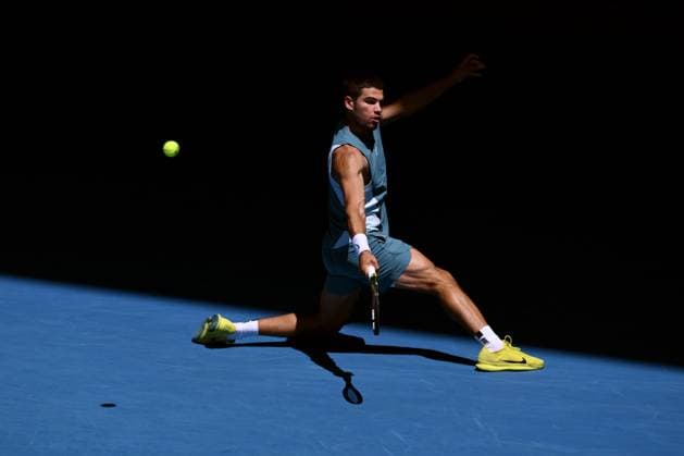 TENNIS AUSTRALIAN OPEN, Carlos Alcaraz of Spain returns during his round three match against Nuno Borges of Portugal during the 2025 Australian Open at Melbourne Park in Melbourne, Friday, January 17, 2025. ( NO ARCHIVING, EDITORIAL USE ONLY, NO USE IN BOOKS WITHOUT CONSENT MELBOURNE VICTORIA AUSTRALIA  Copyright: xJOELxCARRETTx 20250117140028727628