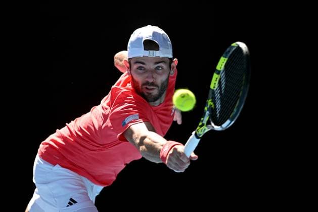 TENNIS AUSTRALIAN OPEN, Jacob Fearnley of Great Britian returns during his round three match against Alexander Zverev of Germany during the 2025 Australian Open at Melbourne Park in Melbourne, Friday, January 17, 2025. ( NO ARCHIVING, EDITORIAL USE ONLY, NO USE IN BOOKS WITHOUT CONSENT MELBOURNE VICTORIA AUSTRALIA  Copyright: xLUKASxCOCHx 20250117115674220816