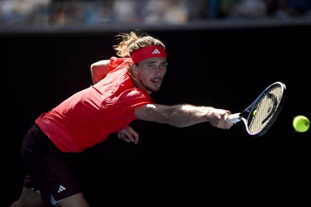 TENNIS AUSTRALIAN OPEN, Alexander Zverev of Germany returns during his round three win over Jacob Fearnley of Great Britian during the 2025 Australian Open at Melbourne Park in Melbourne, Friday, January 17, 2025. ( NO ARCHIVING, EDITORIAL USE ONLY, NO USE IN BOOKS WITHOUT CONSENT MELBOURNE VICTORIA AUSTRALIA  Copyright: xLUKASxCOCHx 20250117123835802260