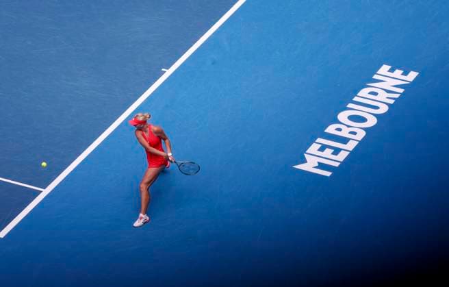 (250117) -- MELBOURNE, Jan. 17, 2025 -- Clara Tauson hits a return during the women s singles 3rd round match between Aryna Sabalenka of Belarus and Clara Tauson of Denmark at Australian Open tennis tournament in Melbourne, Australia, Jan. 17, 2025. ) (SP)AUSTRALIA-MELBOURNE-TENNIS-AUSTRALIAN OPEN-DAY 6 MaxPing 