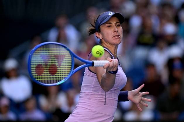 TENNIS AUSTRALIAN OPEN, Belinda Bencic of Switzerland returns during her round three match against Naomi Osaka of Japan during the 2025 Australian Open at Melbourne Park in Melbourne, Friday, January 17, 2025. ( NO ARCHIVING, EDITORIAL USE ONLY, NO USE IN BOOKS WITHOUT CONSENT MELBOURNE VICTORIA AUSTRALIA  Copyright: xJAMESxROSSx 20250117147553336145