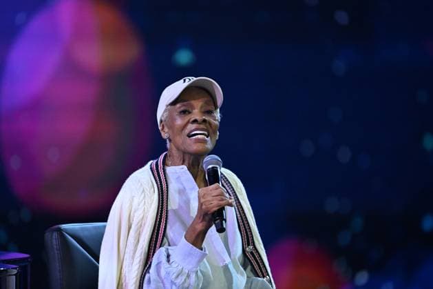 TENNIS AUSTRALIAN OPEN, Dionne Warwick performs on day six of the 2025 Australian Open at Melbourne Park in Melbourne, Friday, January 17, 2025. ( NO ARCHIVING, EDITORIAL USE ONLY, NO USE IN BOOKS WITHOUT CONSENT MELBOURNE VICTORIA AUSTRALIA  Copyright: xJAMESxROSSx 20250117132912150168
