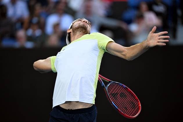 TENNIS AUSTRALIAN OPEN, Tomas Machac of Czechia returns during his round three match against Novak Djokovic of Serbia during the 2025 Australian Open at Melbourne Park in Melbourne, Friday, January 17, 2025. ( NO ARCHIVING, EDITORIAL USE ONLY, NO USE IN BOOKS WITHOUT CONSENT MELBOURNE VICTORIA AUSTRALIA  Copyright: xJAMESxROSSx 20250117182751778000