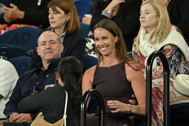 TENNIS AUSTRALIAN OPEN, Australian swimmer Emma McKeon watches Novak Djokovic of Serbia?s round three match against Tomas Machac of Czechia during the 2025 Australian Open at Melbourne Park in Melbourne, Friday, January 17, 2025. ( NO ARCHIVING, EDITORIAL USE ONLY, NO USE IN BOOKS WITHOUT CONSENT MELBOURNE VICTORIA AUSTRALIA  Copyright: xJAMESxROSSx 20250117175173974423