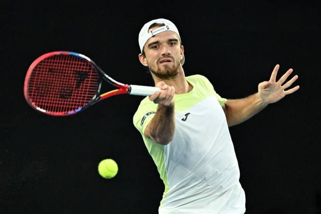 TENNIS AUSTRALIAN OPEN, Tomas Machac of Czechia returns during his round three match against Novak Djokovic of Serbia during the 2025 Australian Open at Melbourne Park in Melbourne, Friday, January 17, 2025. ( NO ARCHIVING, EDITORIAL USE ONLY, NO USE IN BOOKS WITHOUT CONSENT MELBOURNE VICTORIA AUSTRALIA  Copyright: xJAMESxROSSx 20250117189240902270