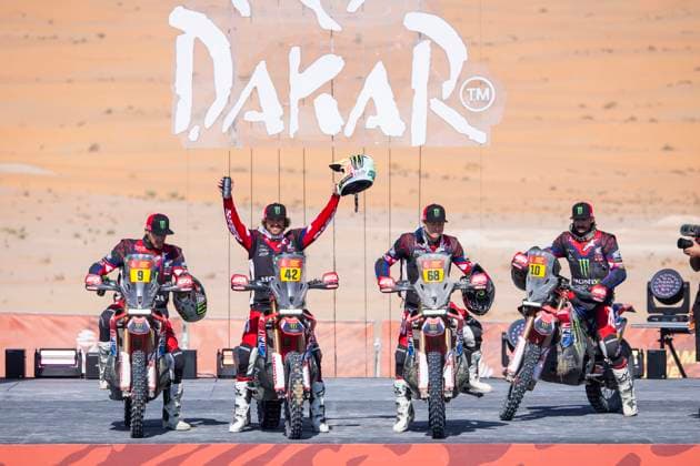 DAKAR 2025 - CEREMONY AND FINISH PODIUM 09 BRABEC Ricky (usa), Honda, Monster Energy Honda HRC, FIM W2RC, Motul, RallyGP, 42 VAN BEVEREN Adrien (fra), Honda, Monster Energy Honda HRC, Motul, RallyGP, 68 SCHAREINA Tosha (spa), Honda, Monster Energy Honda HRC, Motul, RallyGP, 10 HOWES Skyler (usa), Honda, Monster Energy Honda HRC, FIM W2RC, Motul, RallyGP, action during the Ceremony and Finish Podium of the Dakar 2025 on January 17, 2025 in Subaytah, Saudi Arabia - SubaytahSaudi Arabia Copyright: xJULIENxDELFOSSEx
