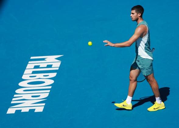 Carlos Alcaraz ESP , Australian Open 2025, Melbourne Park, Melbourne, Victoria, Australia Copyright: xJuergenxHasenkopfx