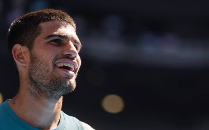 (250117) -- MELBOURNE, Jan. 17, 2025 -- Carlos Alcaraz reacts during the men s singles third round match between Carlos Alcaraz of Spain and Nuno Borges of Portugal at Australian Open tennis tournament in Melbourne, Australia, Jan. 17, 2025. (Photo by Xinhua) (SP)AUSTRALIA-MELBOURNE-TENNIS-AUSTRALIAN OPEN-DAY 6 HuxJingchen 