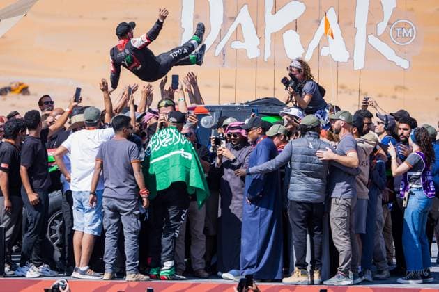Motorsport, Rallye Dakar, Yazeed Al Rajhi und Timo Gottschalk Sieger der Automobilwertung DAKAR 2025 - CEREMONY AND FINISH PODIUM 201 AL RAJHI Yazeed (sau), GOTTSCHALK Timo (ger), Toyota, Yazeed Racing, Overdrive Racing, FIA W2RC, Ultimate, celebrates his win during the Ceremony and Finish Podium of the Dakar 2025 on January 17, 2025 in Subaytah, Saudi Arabia - SubaytahSaudi Arabia Copyright: xJULIENxDELFOSSEx