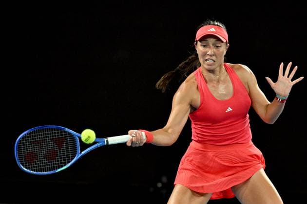 TENNIS AUSTRALIAN OPEN, Jessica Pegula of USA returns during her round three match against Olga Danilovic of Serbia during the 2025 Australian Open at Melbourne Park in Melbourne, Friday, January 17, 2025. ( NO ARCHIVING, EDITORIAL USE ONLY, NO USE IN BOOKS WITHOUT CONSENT MELBOURNE VICTORIA AUSTRALIA  Copyright: xJAMESxROSSx 20250117136121164544