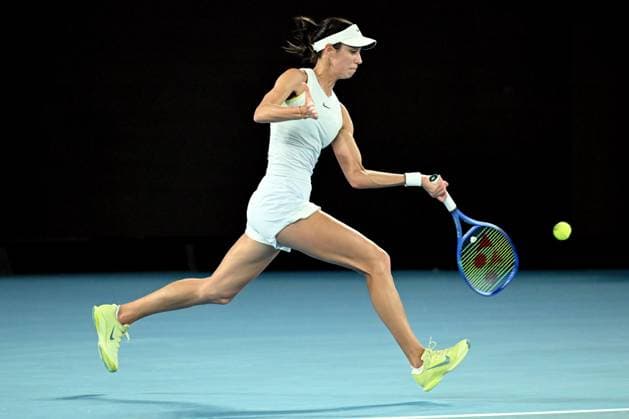 TENNIS AUSTRALIAN OPEN, Olga Danilovic of Serbia returns during her round three match against Jessica Pegula of USA during the 2025 Australian Open at Melbourne Park in Melbourne, Friday, January 17, 2025. ( NO ARCHIVING, EDITORIAL USE ONLY, NO USE IN BOOKS WITHOUT CONSENT MELBOURNE VICTORIA AUSTRALIA  Copyright: xJAMESxROSSx 20250117189483812194