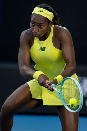(250117) -- MELBOURNE, Jan. 17, 2025 -- Coco Gauff of the United States hits a return to Leylah Fernandez of Canada during the women s singles 3rd round match at Australian Open tennis tournament in Melbourne, Australia, Jan. 17, 2025. (Photo by Xinhua) (SP)AUSTRALIA-MELBOURNE-TENNIS-AUSTRALIAN OPEN-DAY 6 LuixSiuxWai 