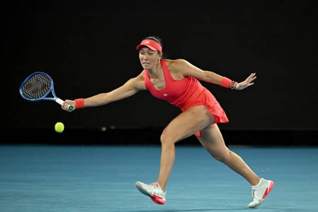 TENNIS AUSTRALIAN OPEN, Jessica Pegula of USA returns during her round three match against Olga Danilovic of Serbia during the 2025 Australian Open at Melbourne Park in Melbourne, Friday, January 17, 2025. ( NO ARCHIVING, EDITORIAL USE ONLY, NO USE IN BOOKS WITHOUT CONSENT MELBOURNE VICTORIA AUSTRALIA  Copyright: xJAMESxROSSx 20250117148083631960