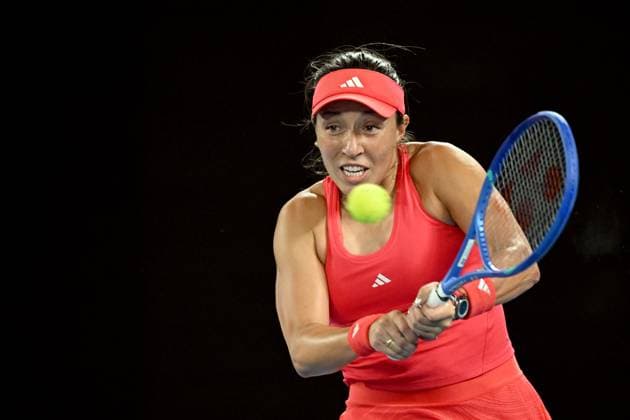 TENNIS AUSTRALIAN OPEN, Jessica Pegula of USA returns during her round three match against Olga Danilovic of Serbia during the 2025 Australian Open at Melbourne Park in Melbourne, Friday, January 17, 2025. ( NO ARCHIVING, EDITORIAL USE ONLY, NO USE IN BOOKS WITHOUT CONSENT MELBOURNE VICTORIA AUSTRALIA  Copyright: xJAMESxROSSx 20250117141313832801
