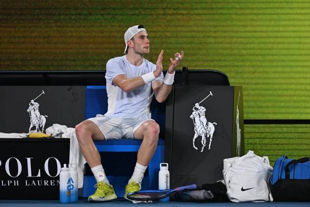 TENNIS AUSTRALIAN OPEN, Jack Draper of Great Britian returns during his round three match against Aleksandar Vukic of Australia during the 2025 Australian Open at Melbourne Park in Melbourne, Friday, January 17, 2025. ( NO ARCHIVING, EDITORIAL USE ONLY, NO USE IN BOOKS WITHOUT CONSENT MELBOURNE VICTORIA AUSTRALIA  Copyright: xLUKASxCOCHx 20250117120720923237