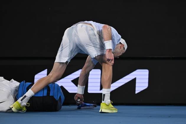 TENNIS AUSTRALIAN OPEN, Jack Draper of Great Britain smashes his racquet during his round three match against Aleksandar Vukic of Australia during the 2025 Australian Open at Melbourne Park in Melbourne, Friday, January 17, 2025. ( NO ARCHIVING, EDITORIAL USE ONLY, NO USE IN BOOKS WITHOUT CONSENT MELBOURNE VICTORIA AUSTRALIA  Copyright: xLUKASxCOCHx 20250117125718300511