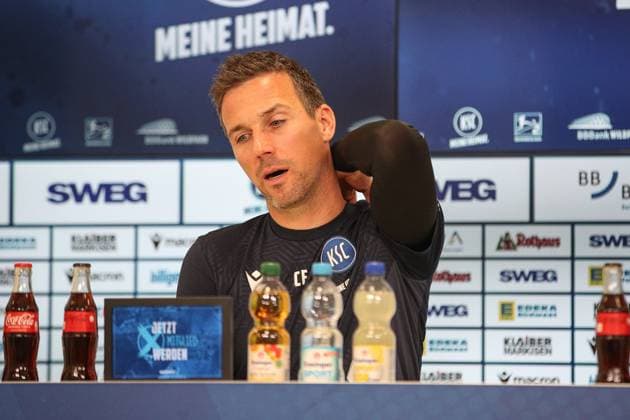 Christian Eichner Karlsruher SC, Head Coach at the press conference and the announcement about the loan of Mikkel Kaufmann, Karlsruher SC Football, 2 Bundesliga, Press conference and training, 2024 2025, 17 01 2025, DFL REGULATES PROHIBIT ANY USE OF PHOTOGRAPHS AS IMAGE SEQUENCES AND OR QUASI VIDEO, Karlsruher SC Football, 2 Bundesliga, Press conference and training, 2024 2025, 17 01 2025 Karlsruhe Copyright: xEibner-Pressefoto JanxPrihodax EP_JPA