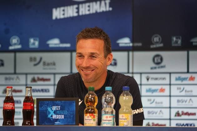 Christian Eichner Karlsruher SC, Head Coach at the press conference and the announcement about the loan of Mikkel Kaufmann, Karlsruher SC Football, 2 Bundesliga, Press conference and training, 2024 2025, 17 01 2025, DFL REGULATES PROHIBIT ANY USE OF PHOTOGRAPHS AS IMAGE SEQUENCES AND OR QUASI VIDEO, Karlsruher SC Football, 2 Bundesliga, Press conference and training, 2024 2025, 17 01 2025 Karlsruhe Copyright: xEibner-Pressefoto JanxPrihodax EP_JPA