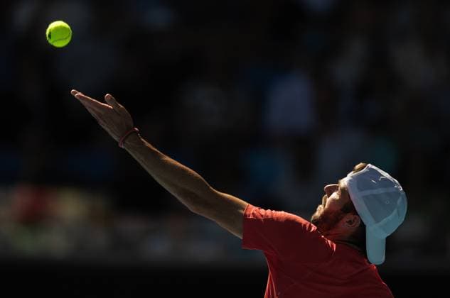 (250117) -- MELBOURNE, Jan. 17, 2025 -- Jacob Fearnley of Britain serves to Alexander Zverev of Germany during the men s singles 3rd round match at Australian Open tennis tournament in Melbourne, Australia, Jan. 17, 2025. (Photo by Xinhua) (SP)AUSTRALIA-MELBOURNE-TENNIS-AUSTRALIAN OPEN-DAY 6 HuxJingchen 